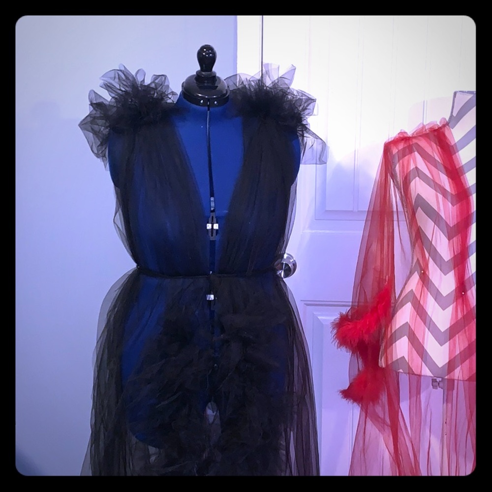 Sleeveless Tulle Ruffle Robe